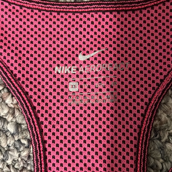 Nike razor back athletic tank - Picture 2 of 3